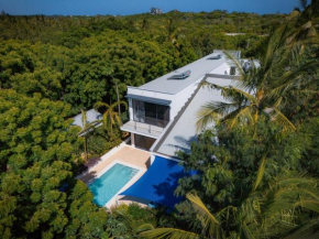 Reef Villa - luxury 5 star villa with private pool, Watamu